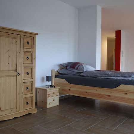 hunsruecker-fewo - Die Erlebnishütte - 2 Ferienwohnungen im Hunsrück in Unzenberg Gobenhausen Habitación foto
