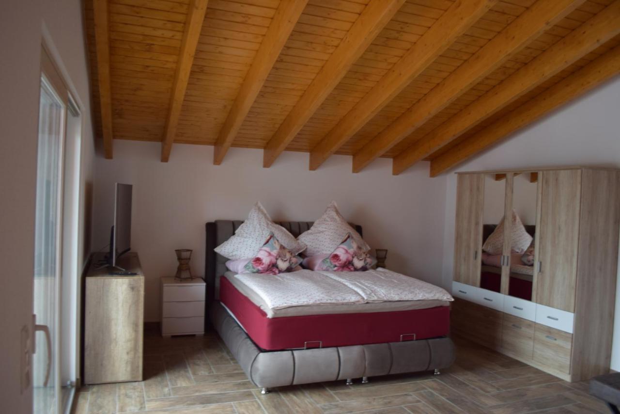 hunsruecker-fewo - Die Erlebnishütte - 2 Ferienwohnungen im Hunsrück in Unzenberg Gobenhausen Habitación foto