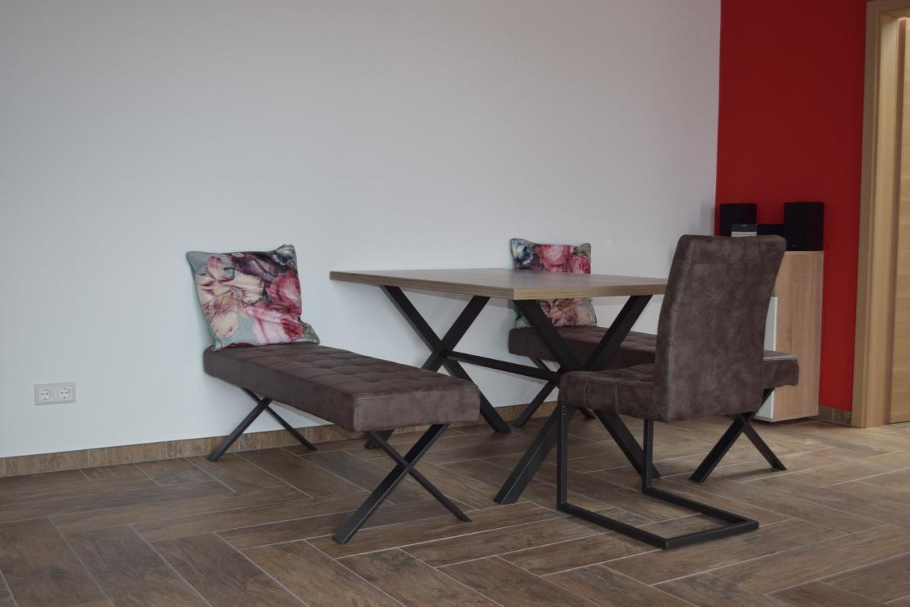 hunsruecker-fewo - Die Erlebnishütte - 2 Ferienwohnungen im Hunsrück in Unzenberg Gobenhausen Habitación foto