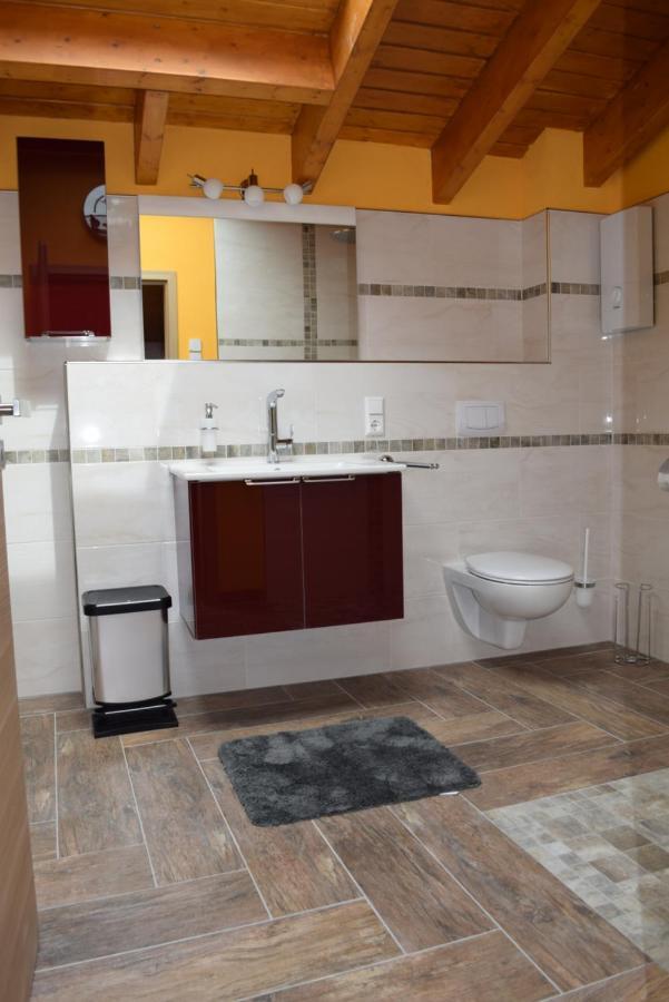 hunsruecker-fewo - Die Erlebnishütte - 2 Ferienwohnungen im Hunsrück in Unzenberg Gobenhausen Habitación foto